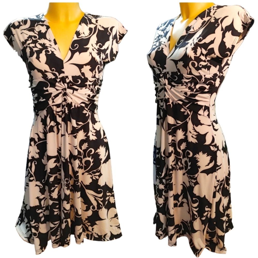 SUSHIFLOWER Black and White Stretchy Floral Flowy Knee Length Dress